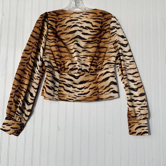 Tiger print blouse - Picture 7 of 10